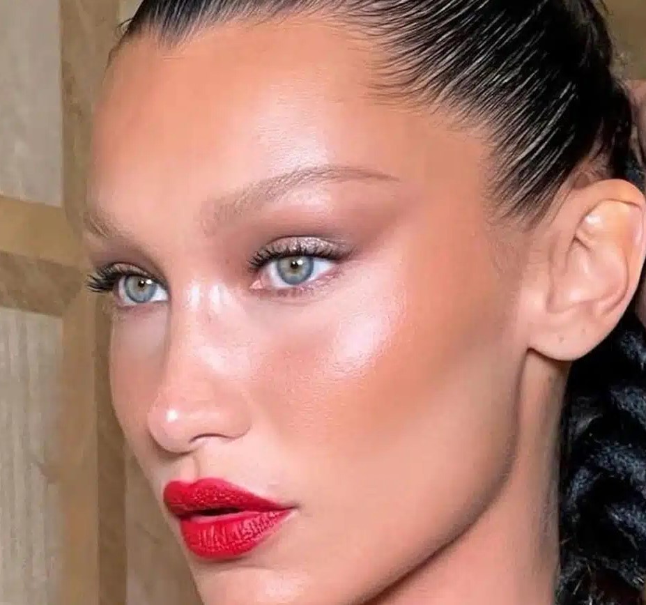Bella Hadid eyelid surgery